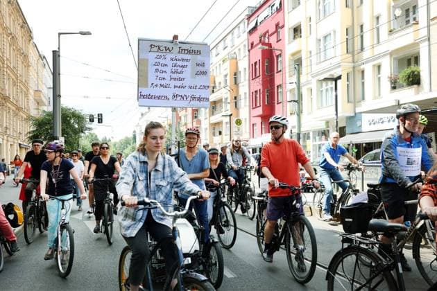 02 07 2023, Berlin Germany Under the hashtag nichtmituns there is a demo for cycling by Changing Cities, the start is at Eberswalder Straße