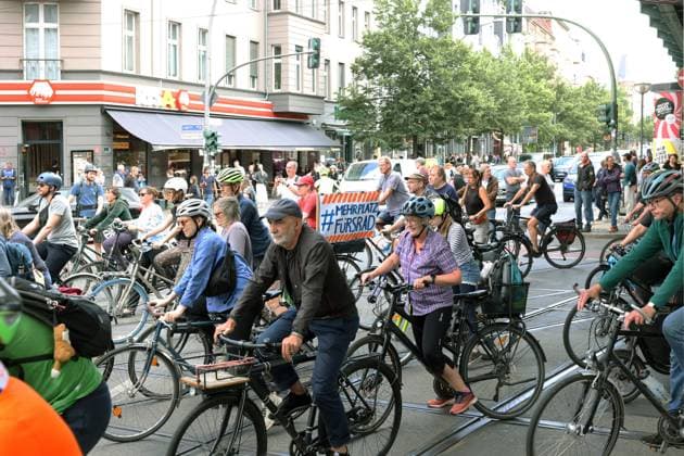 02 07 2023, Berlin Germany Under the hashtag nichtmituns there is a demo for cycling by Changing Cities, the start is at Eberswalder Straße
