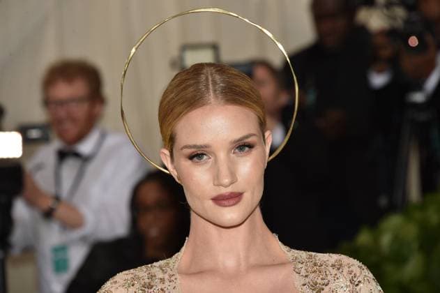Costume Institute Benefit at The Metropolitan Museum of Art Rosie Huntington-Whiteley attends the Costume Institute Benefit at The Metropolitan Museum of Art celebrating the opening of Heavenly Bodies: Fashion and the Catholic Imagination. The Metropolitan Museum of Art, New York City, New York, May 7, 2018. Photo by Lionel Hahn ABACAPRESS.COM New York City NY  Copyright: xHahnxLionel ABACAx 635743_394 HahnxLionel ABACAx 635743_394