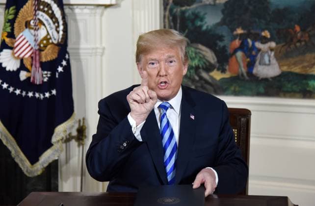 Trump Pulls US Out Of Iran Deal - Washington U.S. President Donald Trump speaks about the Iran nuclear deal, also known as the Joint Comprehensive Plan of Action during an event in the Diplomatic Room of the White House May 8, 2018 in Washington, DC, USA. Photo by Olivier Douliery ANACAPRESS.COM Washington DC United States  Copyright: xDoulieryxOlivier ABACAx 635856_007 DoulieryxOlivier ABACAx 635856_007