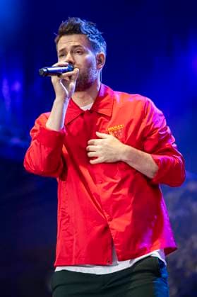 Johannes Strate of Revolverheld live at the Apoldaer music summer 2023 on the fairground of the Herressener Promenade Apolda, 30 06 2023 Foto:xM.xKremerx xFuturexImage