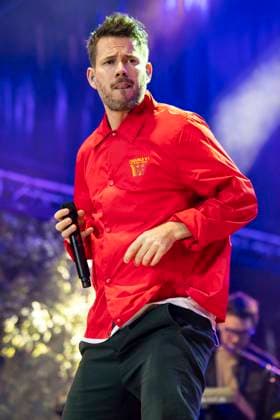 Johannes Strate of Revolverheld live at the Apoldaer music summer 2023 on the fairground of the Herressener Promenade Apolda, 30 06 2023 Foto:xM.xKremerx xFuturexImage