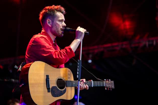 Johannes Strate of Revolverheld live at the Apoldaer music summer 2023 on the fairground of the Herressener Promenade Apolda, 30 06 2023 Foto:xM.xKremerx xFuturexImage