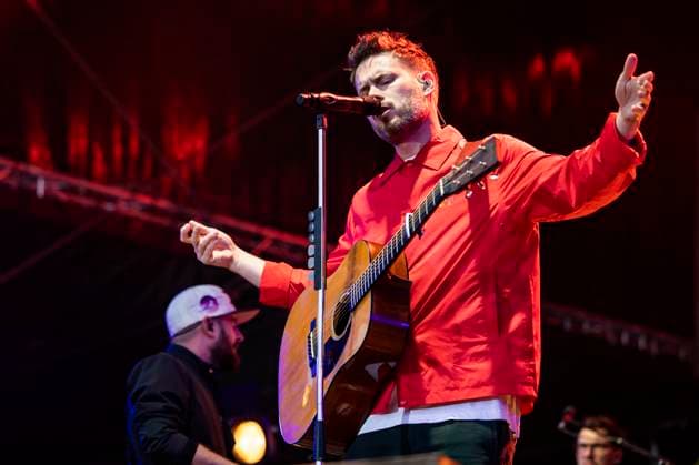 Johannes Strate of Revolverheld live at the Apoldaer music summer 2023 on the fairground of the Herressener Promenade Apolda, 30 06 2023 Foto:xM.xKremerx xFuturexImage