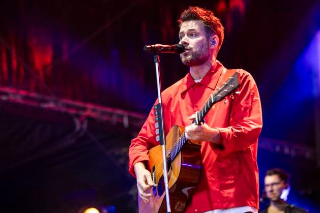 Johannes Strate of Revolverheld live at the Apoldaer music summer 2023 on the fairground of the Herressener Promenade Apolda, 30 06 2023 Foto:xM.xKremerx xFuturexImage