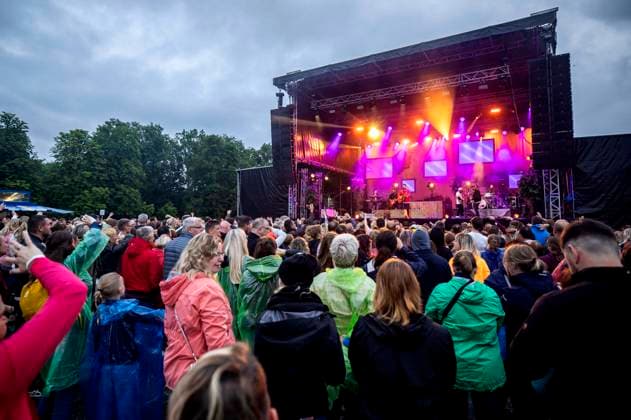 Revolverheld live at the Apoldaer music summer 2023 on the fairground of the Herressener Promenade Apolda, 30 06 2023 Foto:xM.xKremerx xFuturexImage