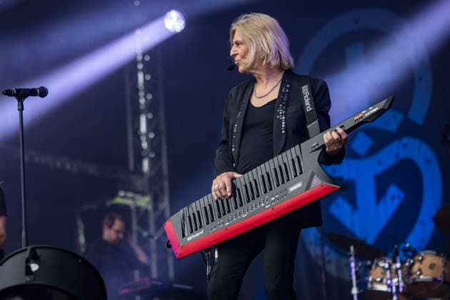 Ritchie Barton of Silly live at the Apoldaer music summer 2023 on the festival lawn of the Herressener Promenade Apolda, 01 07 2023 Foto:xM.xKremerx xFuturexImage