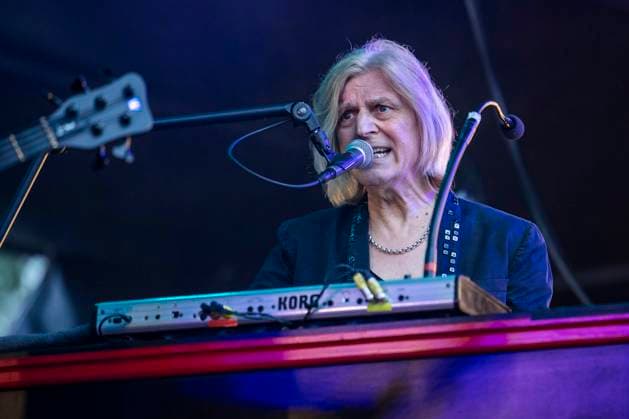 Ritchie Barton of Silly live at the Apoldaer music summer 2023 on the festival lawn of the Herressener Promenade Apolda, 01 07 2023 Foto:xM.xKremerx xFuturexImage