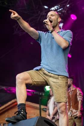 Stefan Raaflaub of Voxxclub live at the Apoldaer music summer 2023 on the festival meadow of the Herressener promenade Apolda, 02 07 2023 Foto:xM.xKremerx xFuturexImage
