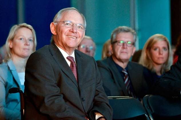*** NUR FÜR REDAKTIONELLE ZWECKE *** EDITORIAL USE ONLY ***Bundesfinanzminister Dr. Wolfgang Schäuble (CDU) sprach am Freitag den 25. September 2015 auf dem Festakt der CDU Ruhr zu deren 25-Jahr-Feier der Deutschen Einheit am Firmensitz der Vivawest in Gelsenkirchen. Im Bild: v.l. Sylvia Jörrißen (MdB), Minister Schäuble, Wolfgang Heinberg (CDU Fraktionsvorsitzender GE), Christina Totzek (stellvertretende CDU-Fraktionsvorsitzende GE). Foto: Michael Korte FUNKE Foto Services Bundesfinanzminister Dr. Wolfgang Schäuble (CDU) sprach am Freitag den 25. September 2015 auf dem Festakt der CDU Ruhr zu deren 25-Jahr-Feier der Deutschen Einheit am Firmensitz der Vivawest in Gelsenkirchen. Im Bild: v.l. Sylvia Jörrißen (MdB), Minister S Copyright: MichaelxKorte docnrwhugopicture83618404 EDITORIAL USE ONLY