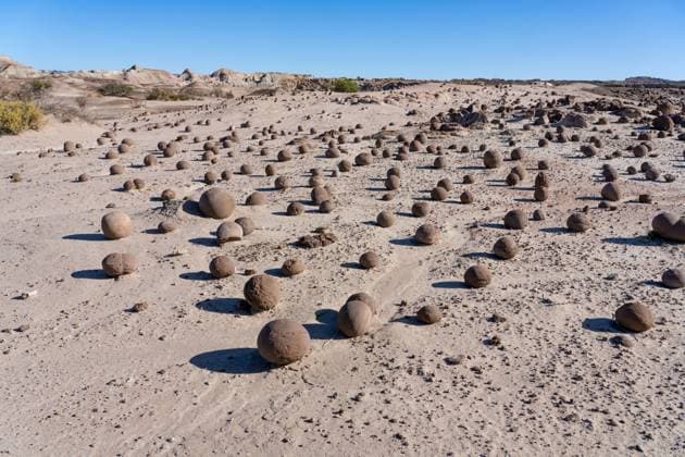Creative Highlights World Eroded rocks in the Cancha de Bochas or Bocce Ball Court in Ischigualasto Provincial Park, San Juan Province, Argentina. Valle Fertil Ischigualasto Provincial Park San Juan Argentina Copyright: xJonxG.xFullerx xVWPicsx 0568-JGF-Ischigualasto Provincial Park-AR