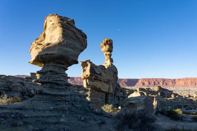 Creative Highlights World Moon over the Submarine, an eroded sandstone formation in Ischigualasto Provincial Park, San Juan Province, Argentina. Valle Fertil Ischigualasto Provincial Park San Juan Argentina Copyright: xJonxG.xFullerx xVWPicsx 0638-JGF-Ischigualasto Provincial Park-AR