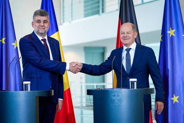 News Themen der Woche KW27 News Bilder des Tages Bundeskanzler empfaengt den Ministerpraesidenten von Rumaenien im Bundeskanzleramt Bundeskanzler Olaf Scholz gemeinsam mit Ion-Marcel Ciolacu, Ministerpraesidenten von Rumaenien bei der Pressekonferenz im Anschluss an den Besuch des Staatspraesidenten von Rumaenien im Bundeskanzleramt, Berlin , 04.07.2023 Berlin Berlin Deutschland *** Federal Chancellor receives the Prime Minister of Romania at the Federal Chancellery Federal Chancellor Olaf Scholz together with Ion Marcel Ciolacu, Prime Minister of Romania at the press conference following the visit of the President of Romania at the Federal Chancellery, Berlin , 04 07 2023 Berlin Berlin Germany