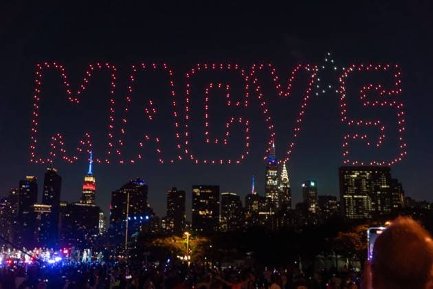 July 4, 2023, New York, United States: Drones perform a light show before the annual Macy s 4th of July Fireworks display overlooking the Manhattan skyline at Gantry State Plaza Park in Long Island City in the Queens borough of New York City. New York United States - ZUMAs197 20230704_zaa_s197_238 Copyright: xRonxAdarx