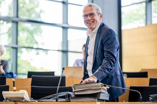 113. PLENARSITZUNG IM THÜRINGER LANDTAG 05 07 2023 - Erfurt: Der Thüringer Minister für Inneres und Kommunales, Georg Maier (SPD), in der 113. Plenarsitzung des Thüringer Landtags am 5. Juli 2023. _________________ *** 113 PLENARY SESSION IN THE THURINGIAN LANDTAG 05 07 2023 Erfurt The Thuringian Minister of the Interior and Local Affairs, Georg Maier SPD , in the 113 plenary session of the Thuringian State Parliament on 5 July 2023.