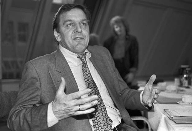 Deutschland, Bonn, 18.01.1993 Archiv.: 38-41-30 SPD-Praesidium Foto: Gerhard Schroeder, Ministerpraesident von Niedersachen SPD-Praesidium *** Germany, Bonn, 18 01 1993 archive 38 41 30 SPD Praesidium photo Gerhard Schroeder, Ministerpraesident of Lower Saxony SPD Praesidium