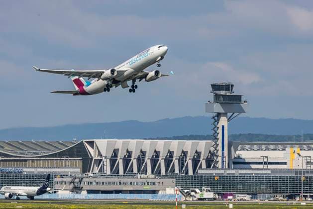 Flugzeug beim Start. Registrierung: D-AIKD, EUROWINGS DISCOVER, AIRBUS A330-300. Flughafen Frankfurt, Fraport. 26.06.2023: Frankfurt am Main, Hessen, Deutschland, Europa *** Aircraft on takeoff registration D AIKD, EUROWINGS DISCOVER, AIRBUS A330 300 Frankfurt Airport, Fraport 26 06 2023 Frankfurt am Main, Hesse, Germany, Europe