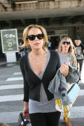 Lindsay Lohan and Samantha Ronson arrive at Nice airport Lindsay Lohan and her girlfriend Samantha Ronson arrive at Nice aiport, France on May 22, 2008. Photo by ABACAPRESS.COM Nice France  Copyright: xABACAx 153144_06 ABACAx 153144_06