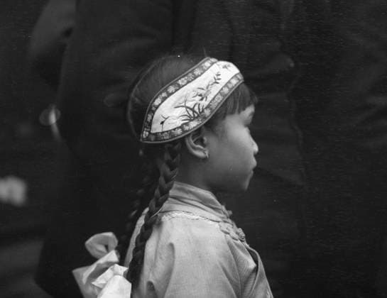RECORD DATE NOT STATED Little Plum Blossom, Chinatown, San Francisco, between 1896 and 1906. Creator: Arnold Genthe. Copyright:xHeritagexArt HeritagexImagesx IMAGO ,2955076 ! ACHTUNG: AUFNAHMEDATUM GESCHÄTZT!  Copyright:HeritagexArt HeritagexImagesx IMAGO