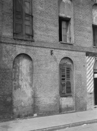 RECORD DATE NOT STATED Facade of a multi-story building, New Orleans or Charleston, South Carolina, between 1920 and 1926. Creator: Arnold Genthe. Copyright:xHeritagexArt HeritagexImagesx IMAGO ,2955110 ! ACHTUNG: AUFNAHMEDATUM GESCHÄTZT!  Copyright:HeritagexArt HeritagexImagesx IMAGO