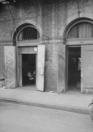 RECORD DATE NOT STATED Absinthe House entrance, New Orleans, between 1920 and 1926. Creator: Arnold Genthe. Copyright:xHeritagexArt HeritagexImagesx IMAGO ,2955306 ! ACHTUNG: AUFNAHMEDATUM GESCHÄTZT!  Copyright:HeritagexArt HeritagexImagesx IMAGO