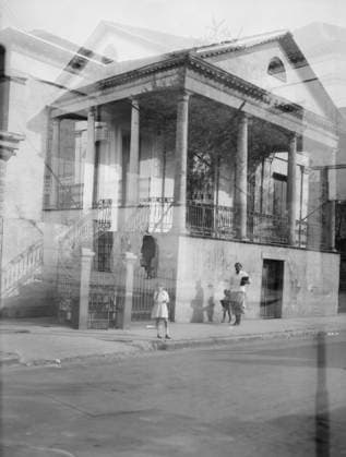 RECORD DATE NOT STATED General Beauregard s house, 1113 Chartres Street, New Orleans, between 1920 and 1926. Creator: Arnold Genthe. Copyright:xHeritagexArt HeritagexImagesx IMAGO ,2955315 ! ACHTUNG: AUFNAHMEDATUM GESCHÄTZT!  Copyright:HeritagexArt HeritagexImagesx IMAGO
