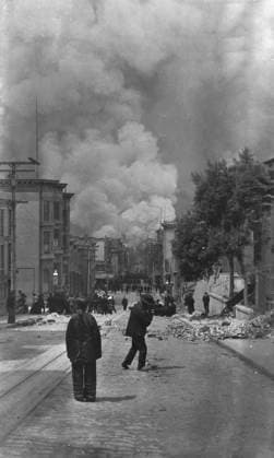 RECORD DATE NOT STATED San Francisco, April 18, 1906, 1906 Apr. 18. Creator: Arnold Genthe. Copyright:xHeritagexArt HeritagexImagesx IMAGO ,2955464 ! ACHTUNG: AUFNAHMEDATUM GESCHÄTZT!  Copyright:HeritagexArt HeritagexImagesx IMAGO