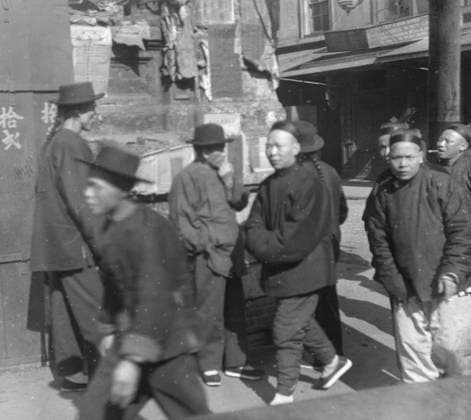 RECORD DATE NOT STATED Street scene, Chinatown, San Francisco, between 1896 and 1906. Creator: Arnold Genthe. Copyright:xHeritagexArt HeritagexImagesx IMAGO ,2955476 ! ACHTUNG: AUFNAHMEDATUM GESCHÄTZT!  Copyright:HeritagexArt HeritagexImagesx IMAGO