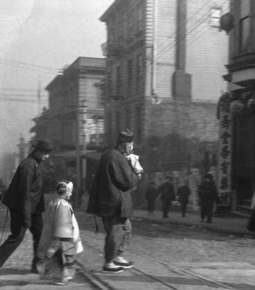 RECORD DATE NOT STATED Paying New Year s calls, Chinatown, San Francisco, between 1896 and 1906. Creator: Arnold Genthe. Copyright:xHeritagexArt HeritagexImagesx IMAGO ,2955515 ! ACHTUNG: AUFNAHMEDATUM GESCHÄTZT!  Copyright:HeritagexArt HeritagexImagesx IMAGO