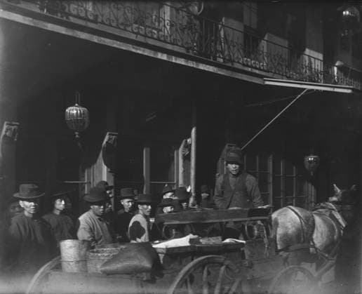 RECORD DATE NOT STATED Bob Lim and brother, Chinatown, San Francisco, between 1896 and 1906. Creator: Arnold Genthe. Copyright:xHeritagexArt HeritagexImagesx IMAGO ,2955541 ! ACHTUNG: AUFNAHMEDATUM GESCHÄTZT!  Copyright:HeritagexArt HeritagexImagesx IMAGO