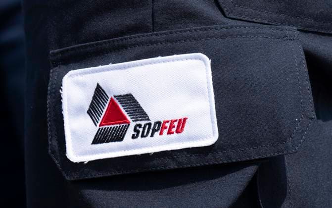 July 5, 2023, Lebel-sur-Quevillon, PQ, Canada: A SOPFEU patch is seen on the leg of an employee near Lebel-sur-Quevillon, Que., Wednesday, July 5, 2023. Lebel-sur-Quevillon Canada  - ZUMAc35_ 20230705_zaf_c35_028 Copyright: xAdrianxWyldx
