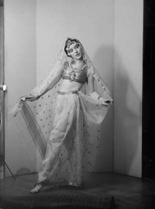 RECORD DATE NOT STATED Denishawn dancer, 1927 or 1928. Creator: Arnold Genthe. Copyright:x HeritagexImagesx IMAGO ,2956408 ! ACHTUNG: AUFNAHMEDATUM GESCHÄTZT!  Copyright: HeritagexImagesx IMAGO