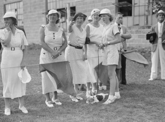 RECORD DATE NOT STATED Dog show, East Hampton, Long Island, between 1933 and 1942. Creator: Arnold Genthe. Copyright:x HeritagexImagesx IMAGO ,2956422 ! ACHTUNG: AUFNAHMEDATUM GESCHÄTZT!  Copyright: HeritagexImagesx IMAGO