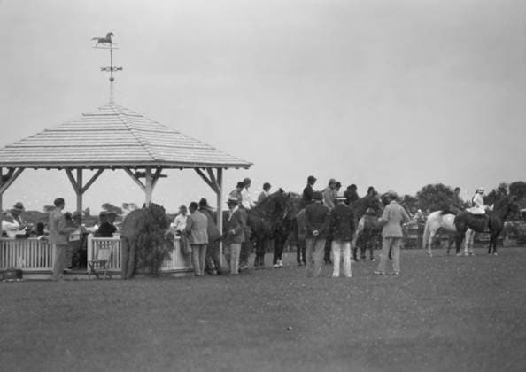 RECORD DATE NOT STATED East Hampton horse show or hunt, 1933 or 1934. Creator: Arnold Genthe. Copyright:x HeritagexImagesx IMAGO ,2956452 ! ACHTUNG: AUFNAHMEDATUM GESCHÄTZT!  Copyright: HeritagexImagesx IMAGO