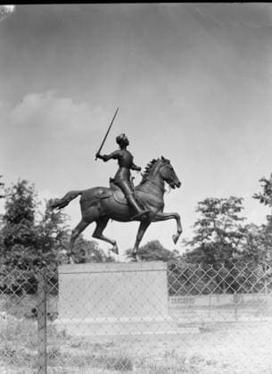 RECORD DATE NOT STATED Joan of Arc - Equestrian statues in Washington, D.C., between 1922 and 1942. Creator: Arnold Genthe. Copyright:x HeritagexImagesx IMAGO ,2956523 ! ACHTUNG: AUFNAHMEDATUM GESCHÄTZT!  Copyright: HeritagexImagesx IMAGO