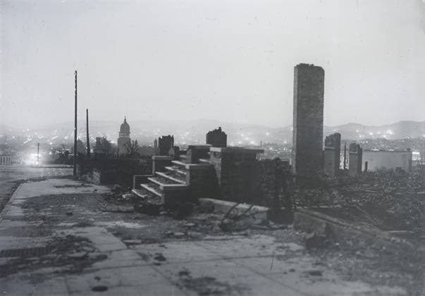 RECORD DATE NOT STATED Steps that lead to nowhere (after the fire), 1906 Apr. Creator: Arnold Genthe. Copyright:x HeritagexImagesx IMAGO ,2957166 ! ACHTUNG: AUFNAHMEDATUM GESCHÄTZT!  Copyright: HeritagexImagesx IMAGO