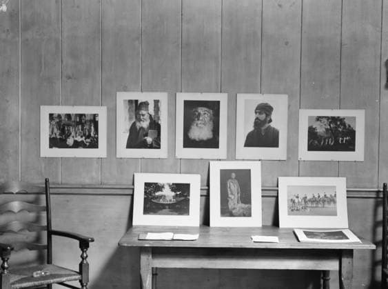 RECORD DATE NOT STATED Exhibition of Arnold Genthe photographs at the Guild Hall, East Hampton, Long Island, 1933. Creator: Arnold Genthe. Copyright:x HeritagexImagesx IMAGO ,2958759 ! ACHTUNG: AUFNAHMEDATUM GESCHÄTZT!  Copyright: HeritagexImagesx IMAGO