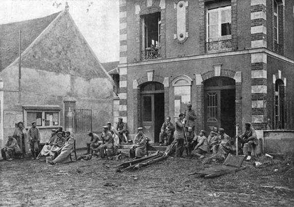 RECORD DATE NOT STATED Des blesses Allemands a la Mairie de Vareddes , 1914. Creator: Unknown. Copyright:x4850x3425x IMAGO ,2962346 ! ACHTUNG: AUFNAHMEDATUM GESCHÄTZT!  Copyright:4850x3425x IMAGO