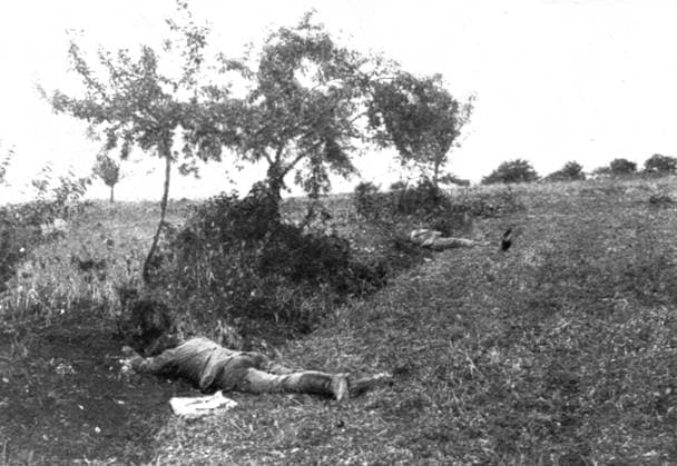 RECORD DATE NOT STATED L immense champ de Bataille; Entre Meaux et Vareddes, des soldats allemands tombes , 1914. Creator: Unknown. Copyright:x4905x3384x IMAGO ,2962592 ! ACHTUNG: AUFNAHMEDATUM GESCHÄTZT!  Copyright:4905x3384x IMAGO