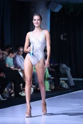 Bilder des Jahres 2023, Entertainment 07 Juli Entertainment Themen der Woche KW27 Entertainment Bilder des Tages MIAMI BEACH, FLORIDA - JULY 05: A model walks the runway at Miami Swim Week - The Shows featuring designers Ema Savahl, Amarotto Swimwear, and Paola Estefania on day 1 at the SLS Hotel South Beach benefitting the Little Lighthouse Foundation on July 5, 2023 in Miami, Florida. ...People: Model Miami Beach United States Of America - ZUMAs214 20230705_zba_s214_019 Copyright: xSMGx