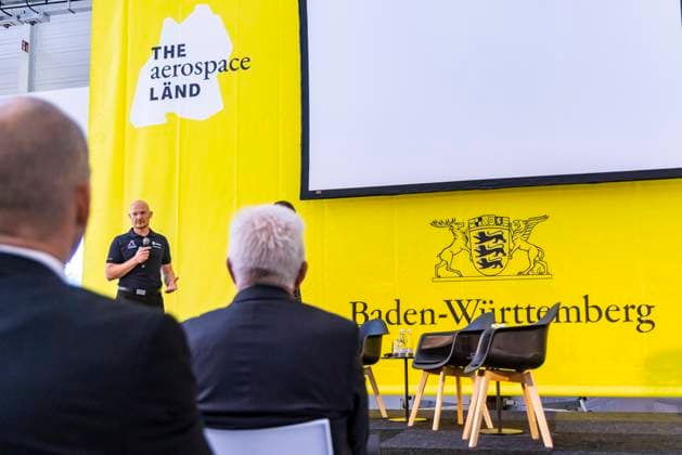 Bilder des Jahres 2023, News 07 Juli News Themen der Woche KW27 ESA-Astronaut Dr. Alexander Gerst. Auftaktveranstaltung der Luft- und Raumfahrtstrategie THE Aerospace LÄND. Unter der Dachmarke THE Aerospace LÄND werden die Forschungsaktivitäten und Initiativen gebündelt, um Aktivitäten und Cluster auszubauen und Innovationen zu fördern. Aktuell erwirtschaften in Baden-Württemberg rund 16.000 Beschäftigte jährlich einen Umsatz von über fünf Milliarden Euro in der Luft-und Raumfahrtindustrie. 06.07.2023: Stuttgart, Baden-Württemberg, Deutschland, Europa *** ESA Astronaut Dr Alexander Gerst Launch event of the aerospace strategy THE Aerospace LÄND Under the umbrella brand THE Aerospace LÄND, research activities and initiatives are bundled in order to expand activities and c
