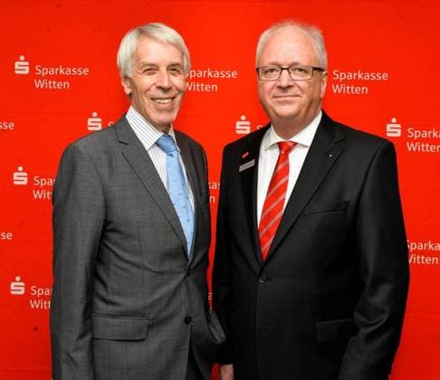 Sparkassen Gesprächsforum 2016 Witten *** NUR FÜR REDAKTIONELLE ZWECKE *** EDITORIAL USE ONLY ***<p>Alexander Niemetz (links) und Ulrich Heinemann (Vorstandsvorsitzender,Gesprächsforum der Sparkasse Witten am 26.01.2016 im Sallbau Witten. Zu Gast war der ehemalige Leiter des heute-journals Alexander Niemetz. Thema des Vortrags war: Deutschland und die Flüchtlinge. Deutschland NRW Witten Copyright: ThomasxNitsche *** Sparkassen discussion forum 2016 Witten *** ONLY FOR EDITORIAL PURPOSE *** EDITORIAL USE ONLY *** P Alexander Niemetz left and Ulrich Heinemann Chairman of the Board,Discussion Forum the Sparkasse Witten on 26 01 2016 at Sallbau Witten to Guest was the former Manager of Today Journals Alexander Niemetz Subject of Lecture Copyright: ThomasxNitsche docnrwhugopicture90338957 EDITORIAL USE ONLY