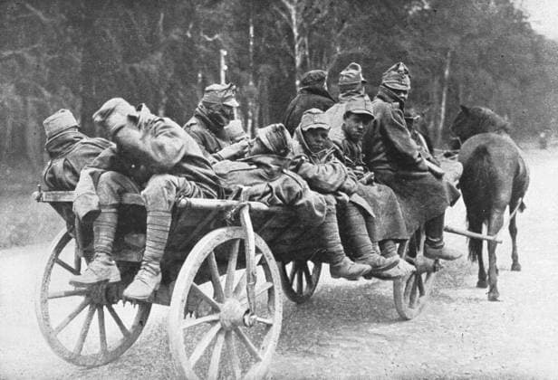 RECORD DATE NOT STATED L offensive russe; Prisonniers autrichiens blesses, conduits en voiture aux ambulances..., 1916 (19 Creator: Unknown. Copyright:x7047x IMAGO ,2969558 ! ACHTUNG: AUFNAHMEDATUM GESCHÄTZT!  Copyright:7047x IMAGO