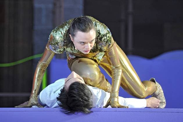 Bilder des Jahres 2023, Entertainment 07 Juli Entertainment Themen der Woche KW27 NIBELUNGEN FESTSPIELE. Schauspielerin Lena Urzendowsky und Schauspieler Bekim Latifi während der Fotoprobe zu den Nibelungen Festspielen BRYNHILD am 05.07.2023 vor dem Kaiserdom Worms. 20230705MWI79814 *** NIBELUNGEN FESTSPIELE actress Lena Urzendowsky and actor Bekim Latifi during the photo rehearsal for the Nibelungen Festival BRYNHILD on 05 07 2023 in front of the imperial cathedral Worms 20230705MWI79814