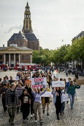 GRONINGEN - Prior to the concert of the German band Rammstein, people protest in a procession from Groningen Central Station through the center of Groningen. The organization of the march wants to draw attention to the rape allegations against frontman Till Lindemann. ANP EMIEL MUIJDERMAN netherlands out - belgium out  Copyright: xx x473151389x originalFilename: 473151389.jpg