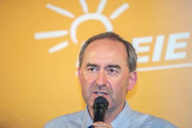 Hubert Aiwanger, Bundesvorsitzender der Freien Wähler, bei Wahlkampfauftritt, München, 6. Juli 2023 Deutschland, München, 06.07.2023, Hubert Aiwanger, Bundesvorsitzender der Freien Wähler, stellvertretender Bayerischer Ministerpräsident, Rede bei Wahlkampftermin im Augustiner Keller zum Thema Erbschaftssteuer abschaffen! , Donnerstagabend ab 18:30 Uhr, Logo Freie Wähler, Bayerische Landtagswahl am 8. Oktober 2023, Politiker, Politik, Bayern, *** Hubert Aiwanger, Federal Chairman of the Free Voters, at election campaign appearance, Munich, 6 July 2023 Germany, Munich, 06 07 2023, Hubert Aiwanger, Federal Chairman of the Free Voters, Deputy Bavarian Minister President, speech at election campaign meeting in the Augustiner Keller on the