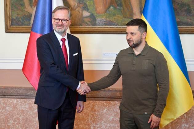 News Themen der Woche KW27 Czech Prime Minister Petr Fiala, left, meets Ukrainian President Volodymyr Zelenskiy, right, within Zelenskiy s visit of the Czech Republic, on July 7, 2023, in Prague. (CTKxPhoto VitxSimanek) CTKPhotoP2023070702122  CTKPhotoP2023070702122