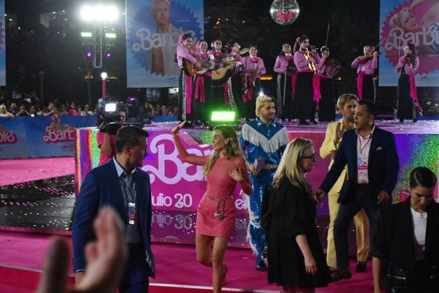 Barbie Pink Carpet July 6, 2023, Mexico City, Mexico: Ryan Gosling, Margot Robbie and America Ferrera listen to mariachis during the pink carpet for Barbie at Toreo Parque Central. on July 6, 2023 in Mexico City, Mexico. (Photo by Carlos Tischler Eyepix Group) Copyright: xCarlosxTischler xEyepixxGroupx CT_06072023_95919