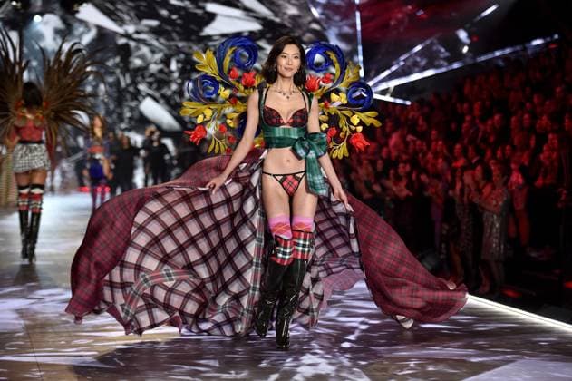 2018 Victoria s Secret Fashion Show - Runway Liu Wen walks the runway during the 2018 Victoria s Secret Fashion Show at Pier 94 on November 8, 2018 in New York City. Photo by Lionel Hahn ABACAPRESS.COM New York NY unknown  Copyright: xHahnxLionel ABACAx 658610_230 HahnxLionel ABACAx 658610_230