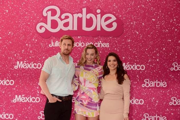 Barbie Film Photocall July 7, 2023, Mexico City, Mexico: (L-R) Ryan Gosling, Margot Robbie and America Ferrera pose for photos during Barbie film Photocall at Mexico City Four Sason Hotel. on July 7, 2023 in Mexico City, Mexico. (Photo by Carlos Tischler Eyepix Group) Copyright: xCarlosxTischler xEyepixxGroupx CT_07072023_96099